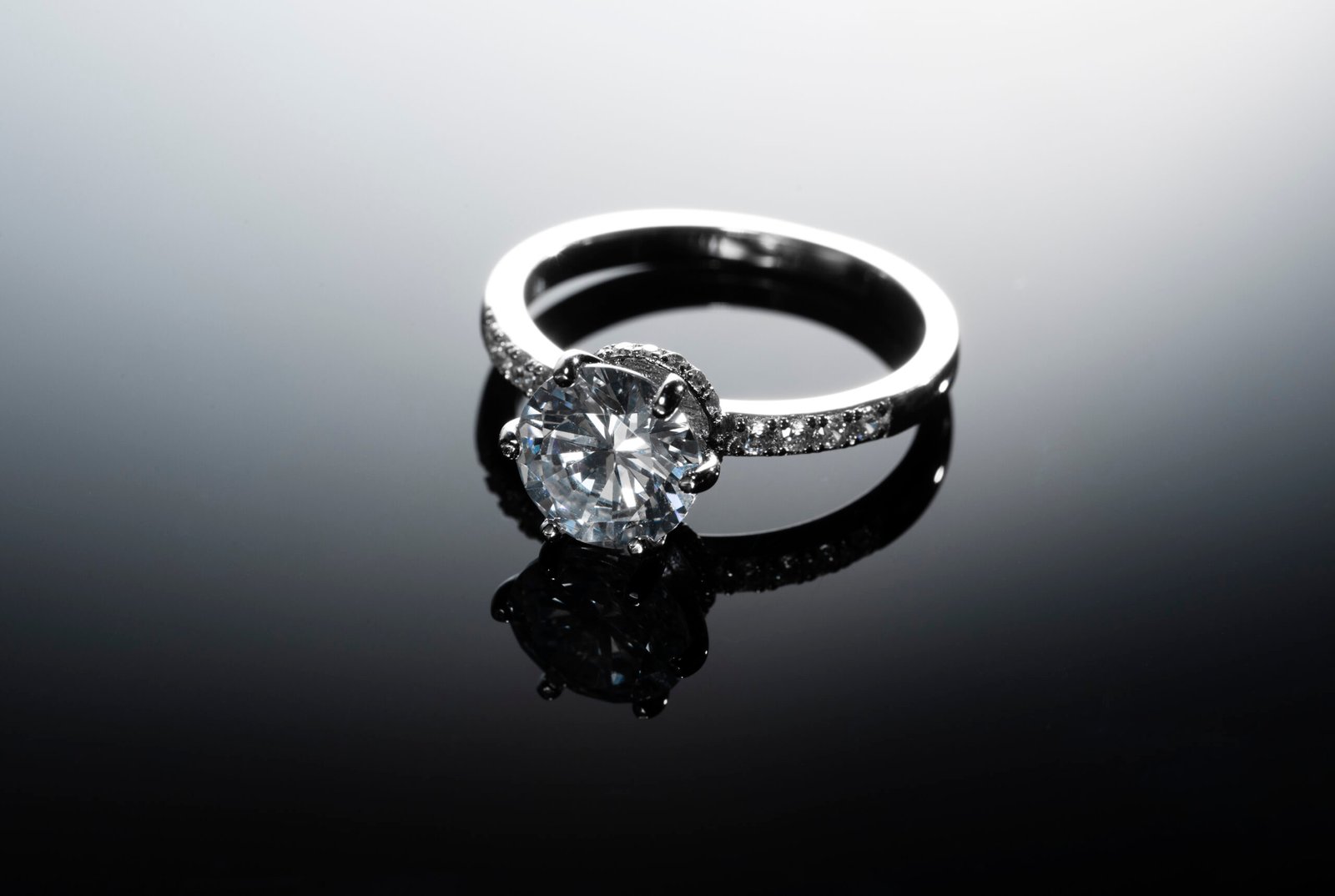 beautiful-engagement-ring-with-diamonds (1)