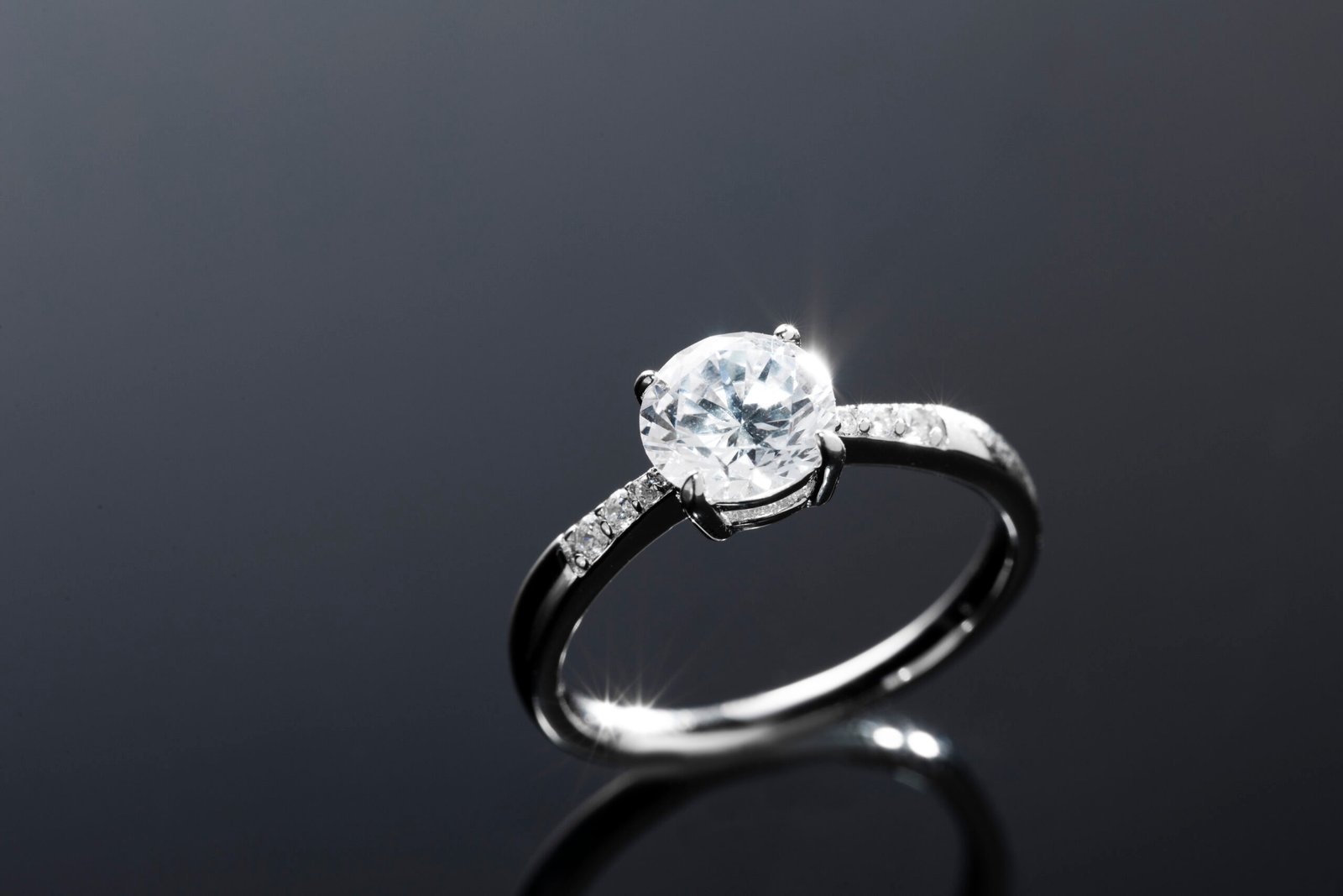 beautiful-engagement-ring-with-diamonds (5)
